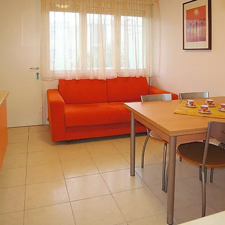 Ai Pini, With And Pedestrianised Town Centre Within Walking Distance, Covered Parking, Free Wi-fi * Bibione