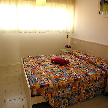Ai Pini, With And Pedestrianised Town Centre Within Walking Distance, Covered Parking, Free Wi-fi Apartman Bibione